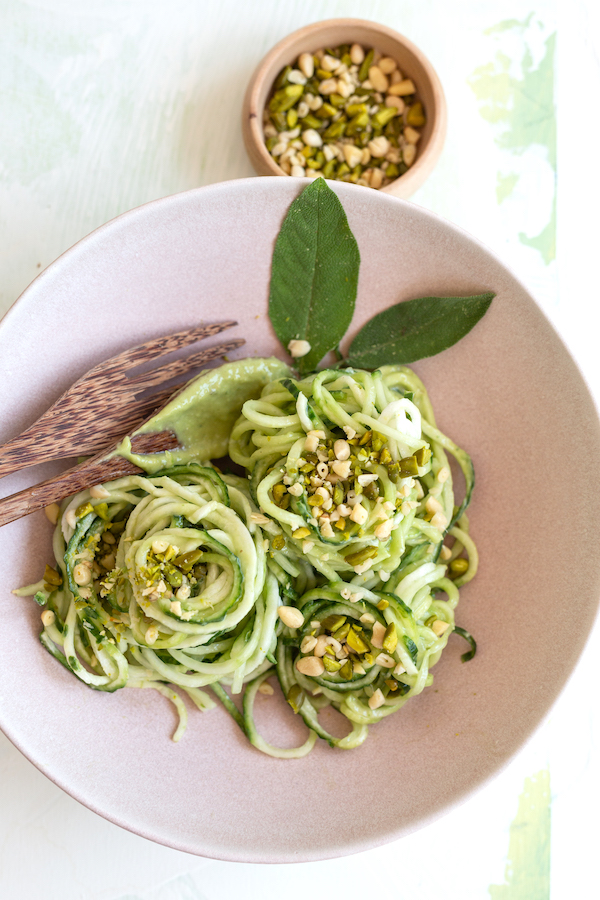 Gurke mit Avocado und Salbei