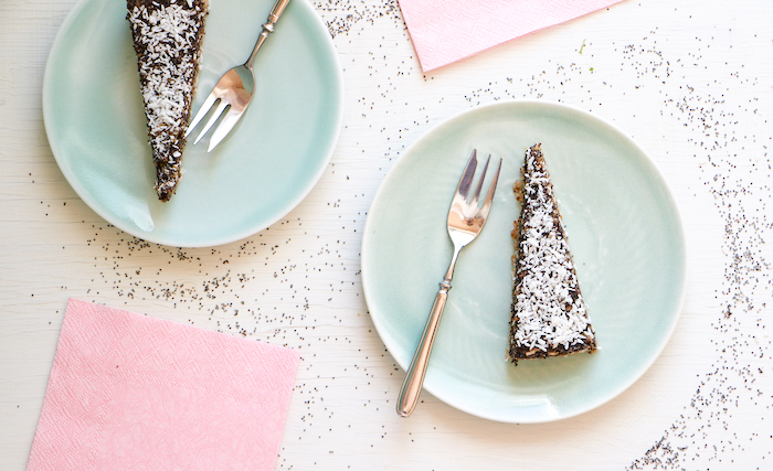 raw poppy seed cakes